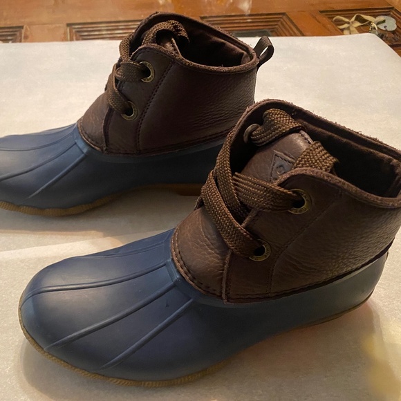 Sperry Saltwater 2-Eye Leather Brown/Navy 8.5 M (B) - Picture 1 of 12